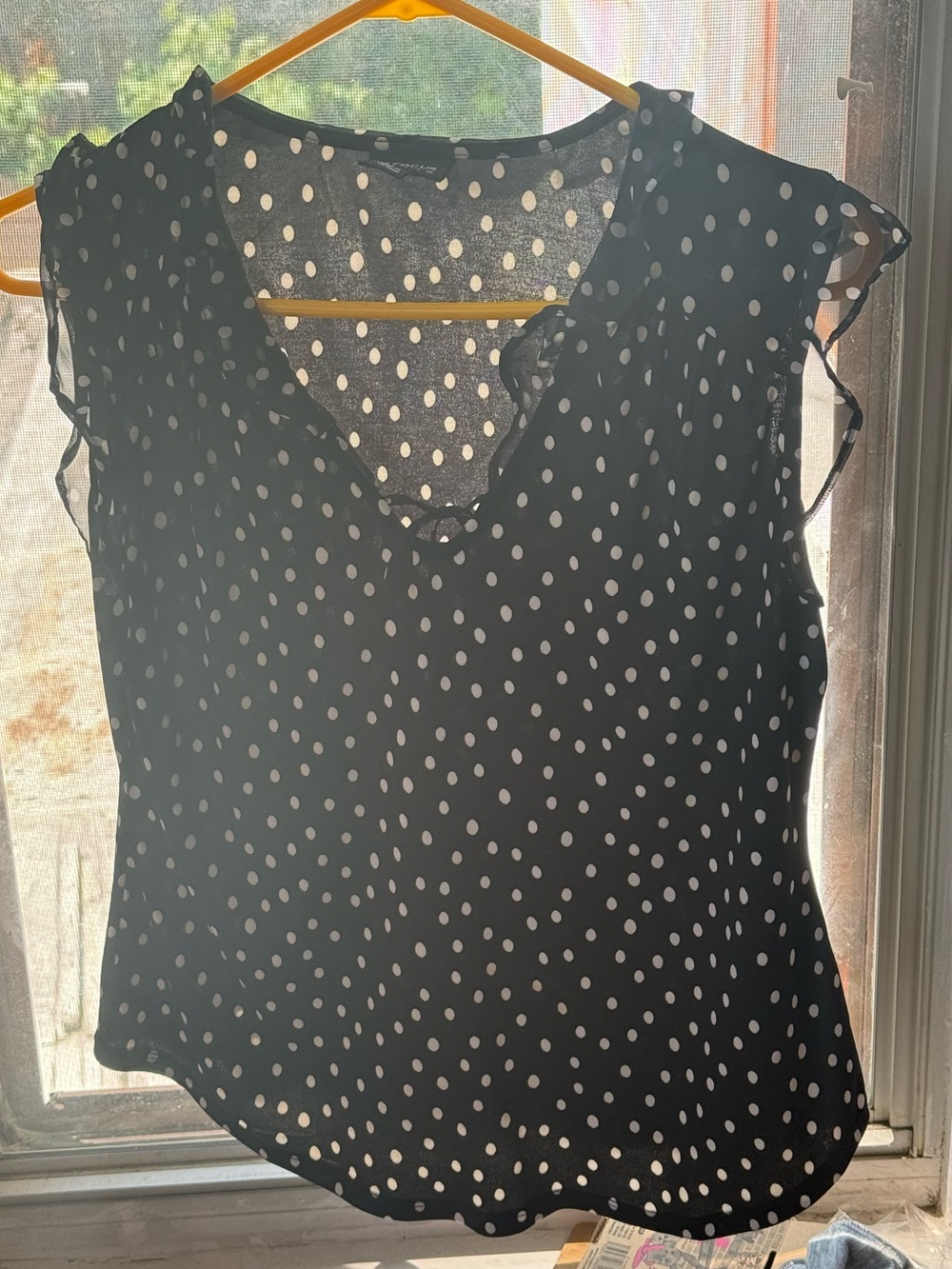 Black+White Polka Dot Sleeveless V-Neck Blouse
